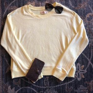 Yellow 💛 Hollister sweater